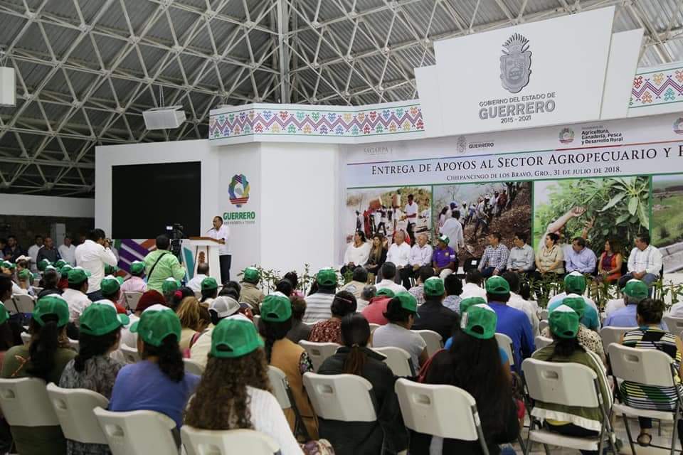 Entregan apoyos al sector agropecuario y rural por más de 9 millones de